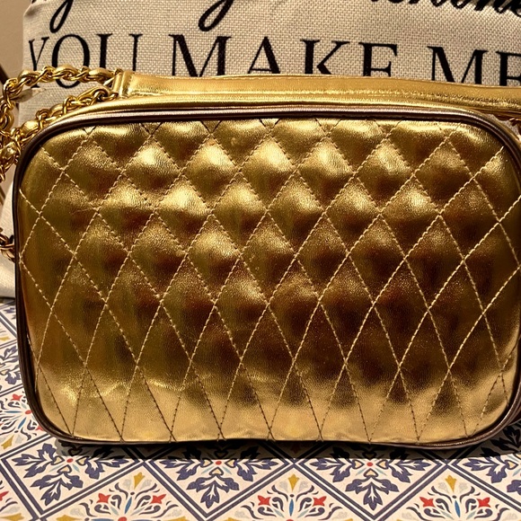 - Quilted metallic crossbody - Picture 2 of 15